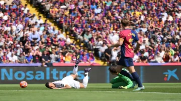 حكم مباراة الكلاسيكو بين ريال مدريد وبرشلونة يثير جدلاً في الدوري الإسباني